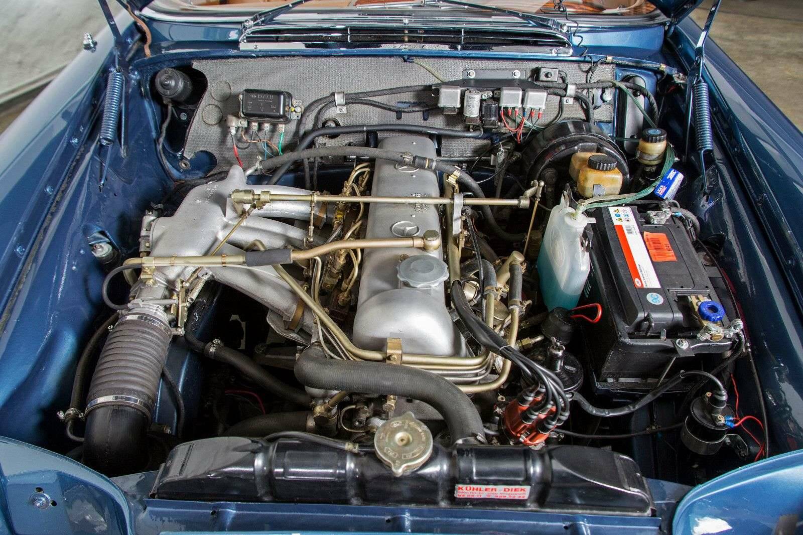 Mercedes-Benz 220 SE b 779