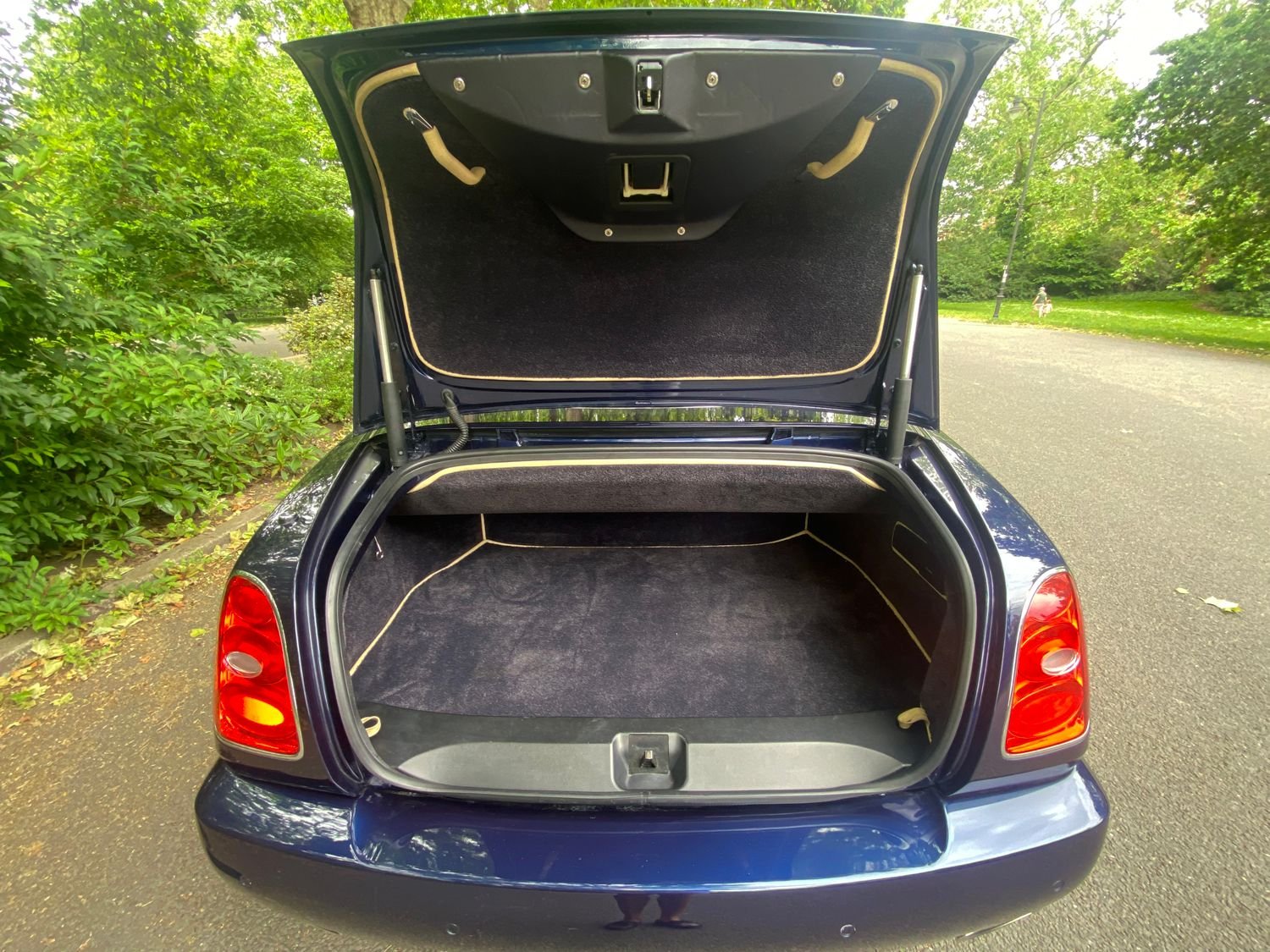 2007 Bentley Azure Srs II 31