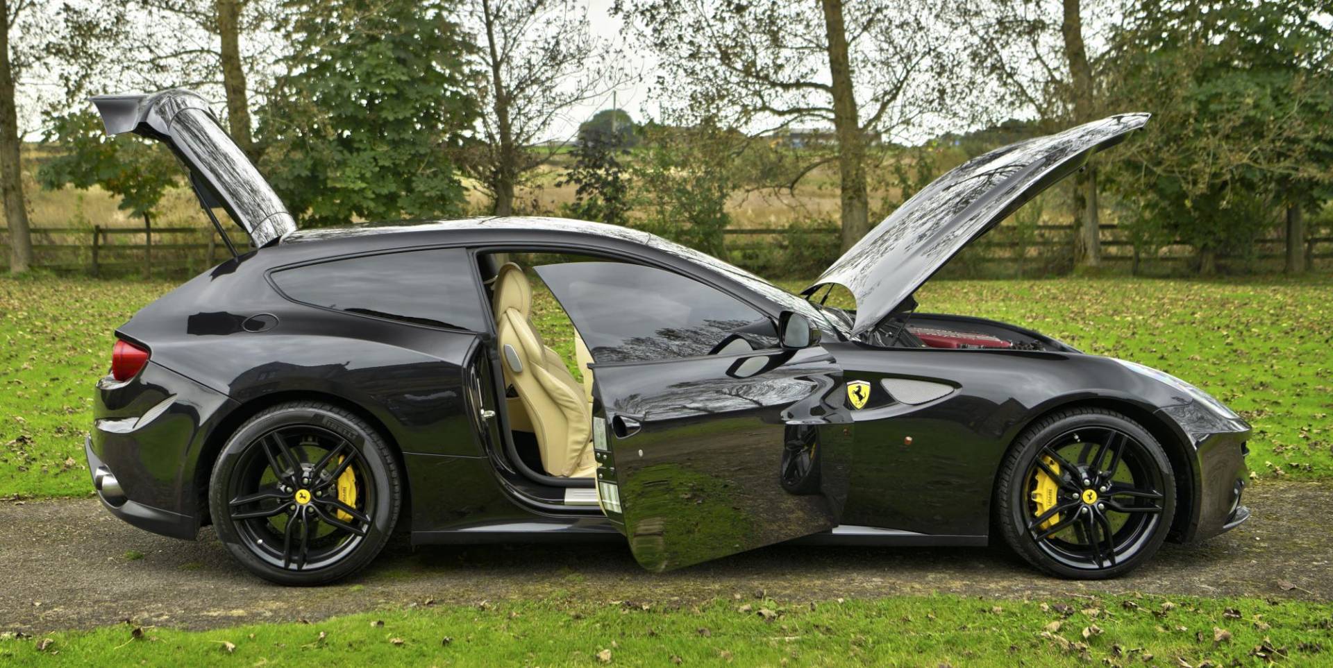 Ferrari FF 2824