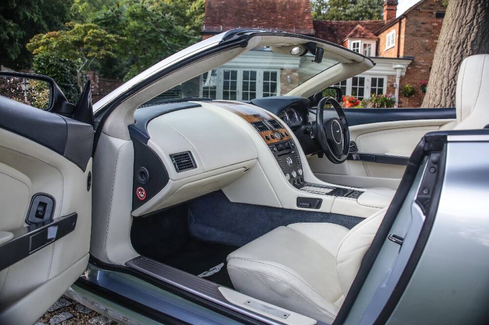 Aston Martin DB 9 Volante 2