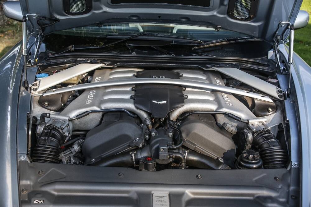 Aston Martin DB 9 Volante 13