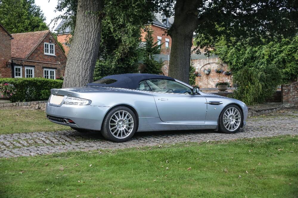 Aston Martin DB 9 Volante 18
