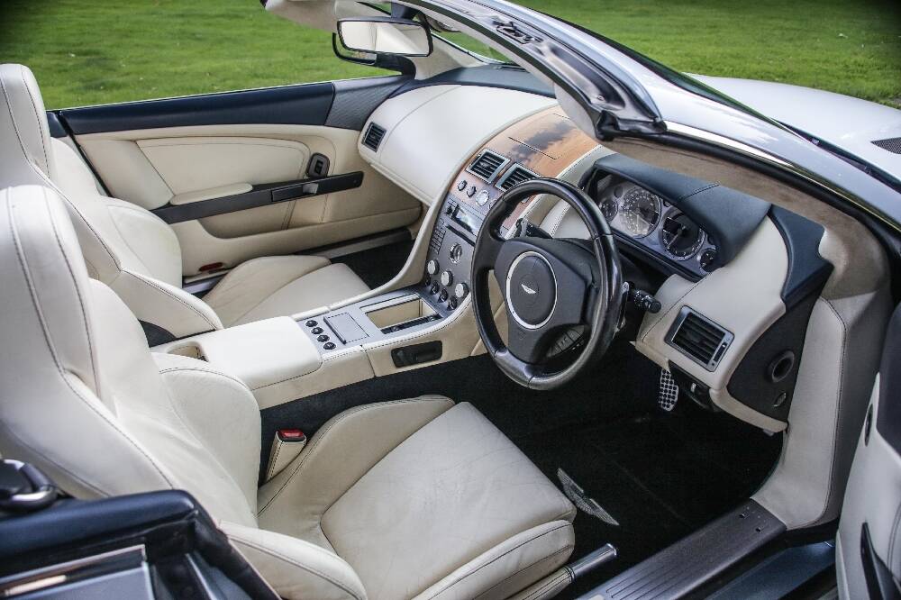 Aston Martin DB 9 Volante 5