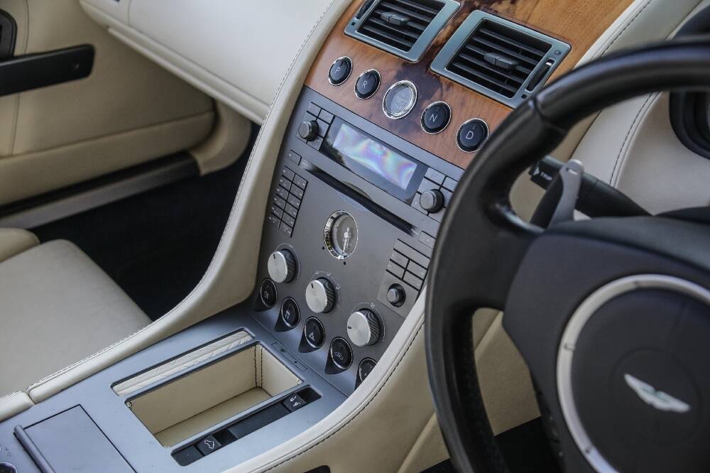 Aston Martin DB 9 Volante 10