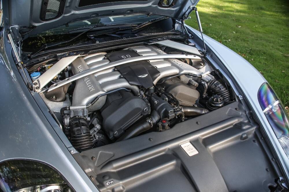 Aston Martin DB 9 Volante 12