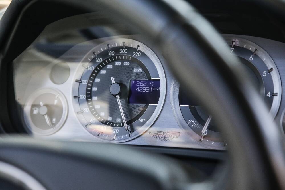 Aston Martin DB 9 Volante 9